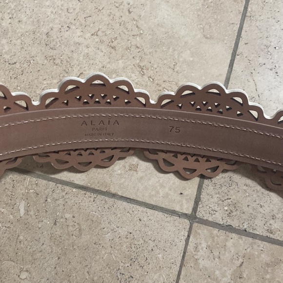 Alaia white leather belt laser cut lace thick belt - Picture 5 of 6